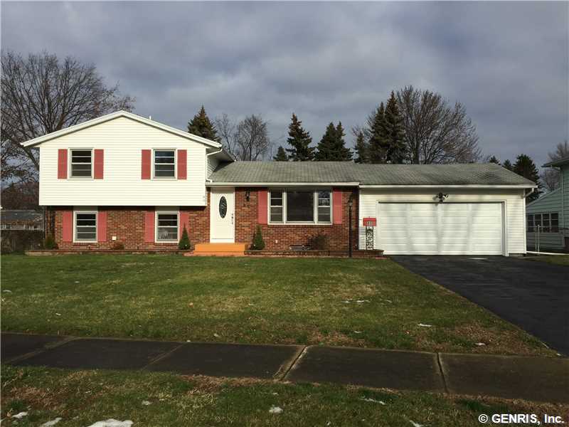 80 Oakbend Ln, Rochester, NY 14617 photo 1