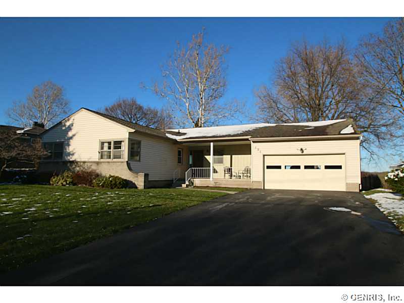131 Valley Cir, Rochester, NY 14622 photo 1