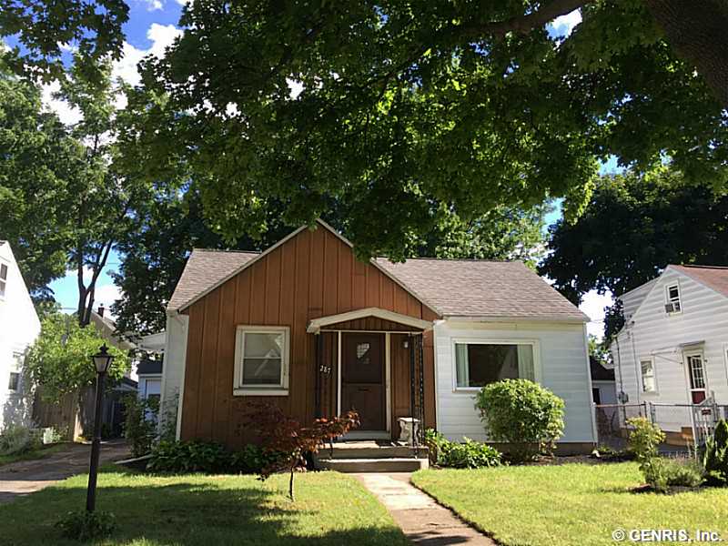 287 Tarrington Rd, Rochester, NY 14609 photo 1