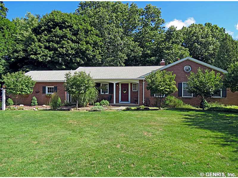 166 Nob Hl, Rochester, NY 14617 photo 1