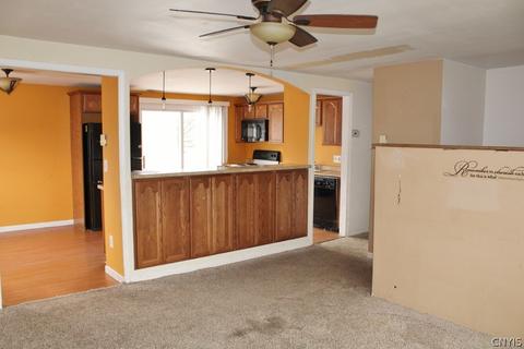 709 N Center St, East Syracuse, NY 13057 photo 6