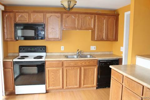 709 N Center St, East Syracuse, NY 13057 photo 5