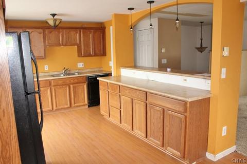 709 N Center St, East Syracuse, NY 13057 photo 9