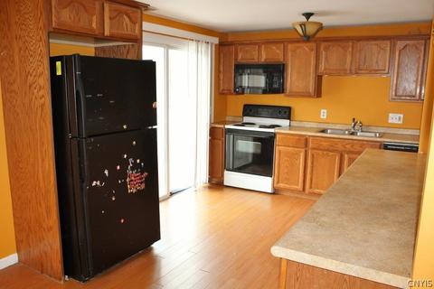 709 N Center St, East Syracuse, NY 13057 photo 3