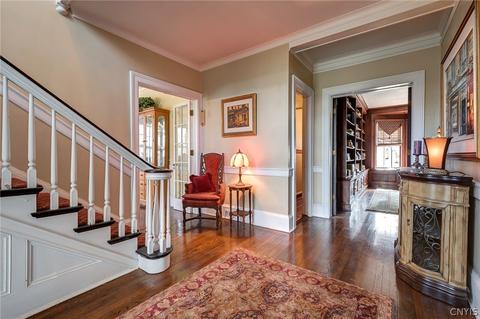 6 Brattle Rd, Syracuse, NY 13203 photo 3