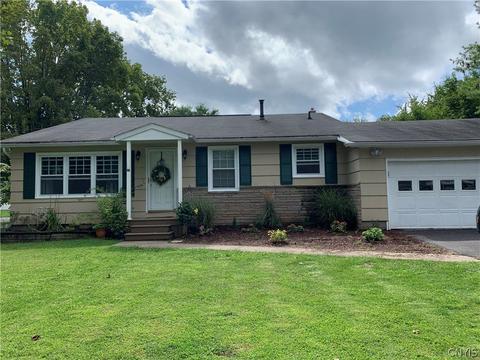 16 Maryland Ln, Liverpool, NY 13090 photo 1