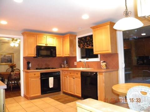 6327 Danbury Dr, Jamesville, NY 13078 photo 4