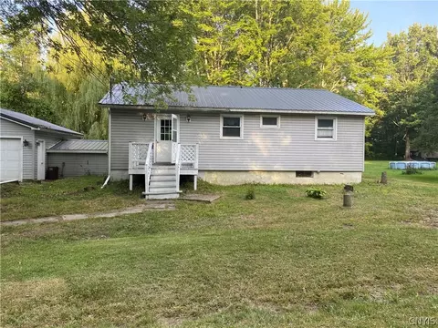 104 Hickory Grove Dr, Oswego, NY 13126