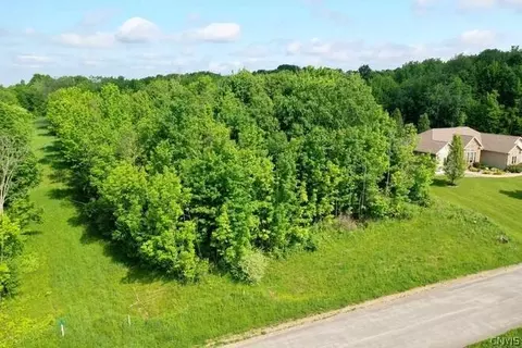 6653 Buckland Dr, Marcy, NY 13403