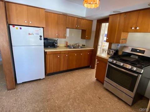 2 Van Epps St, Vernon, NY 13476 photo 18