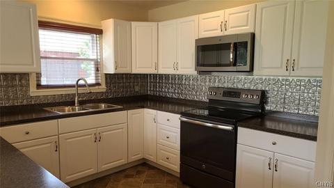 46 Seneca Ave, Oneida, NY 13421 photo 4