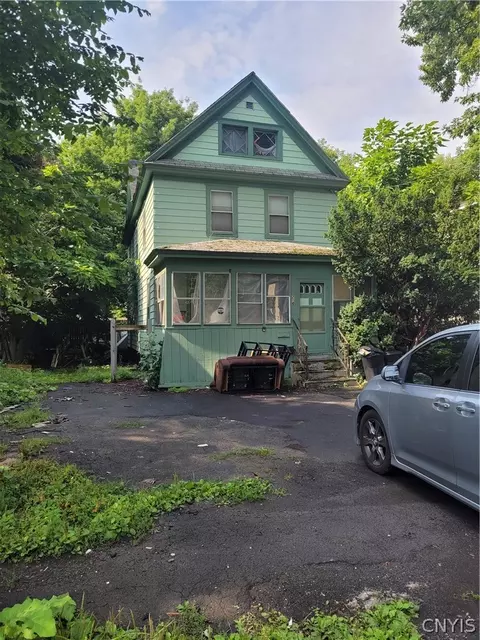 216 Barrett St, Syracuse, NY 13204