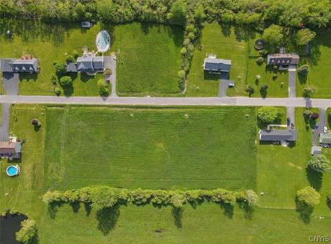 13 Cavan Cv, Oswego, NY 13126