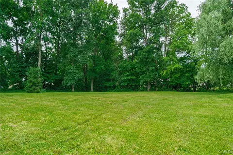 136 Casterbridge Ln, Lysander, NY 13027