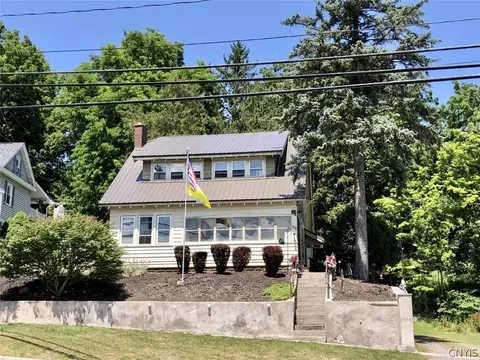 82 Genesee St, Camillus, NY 13031