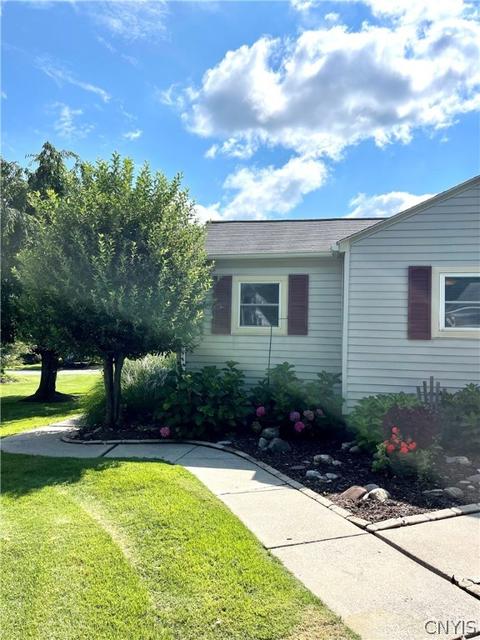 50 Grover St, East Syracuse, NY 13057 photo 5
