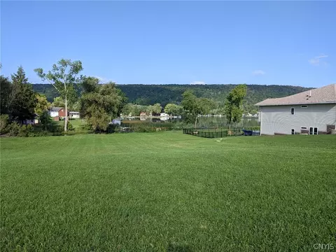59 Sunset Cv, Deruyter, NY 13052