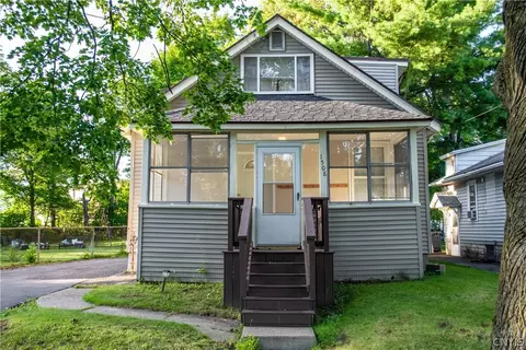 1508 Fox Pl, Utica, NY 13502