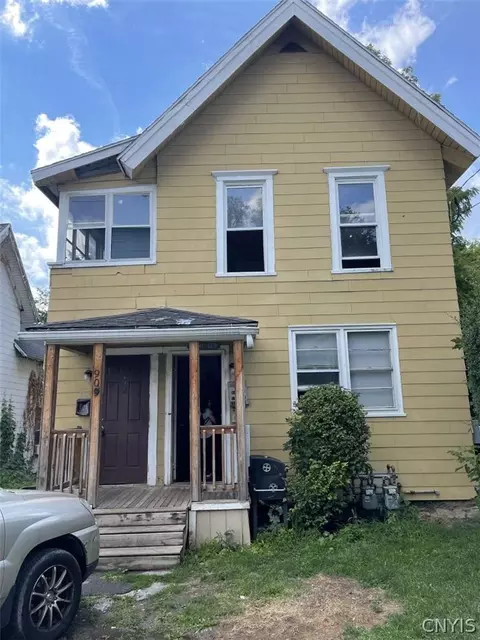 909 Oak St, Syracuse, NY 13203