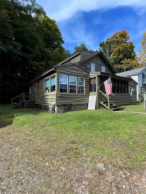 18 River St, Pulaski, NY 13142