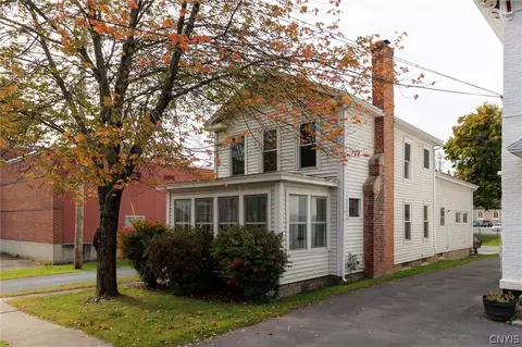 27 Broad St, Pulaski, NY 13142