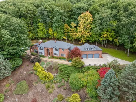 57 Thistlewood Dr, Binghamton, NY 13903