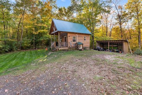 21 Hong Kong Rd, Parish, NY 13131