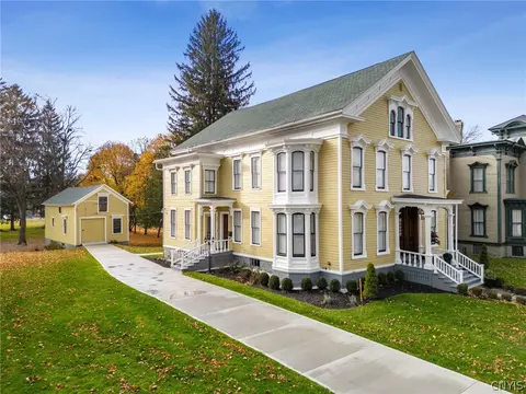 21 Madison St, Hamilton, NY 13346