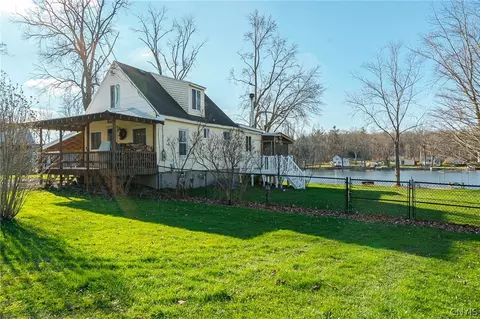 7505 Gordon Rd, Lysander, NY 13027