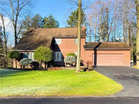 13 White Pine Rd, New Hartford, NY 13413