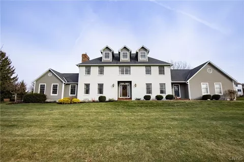 4748 Carnoustie Ln, Manlius, NY 13104