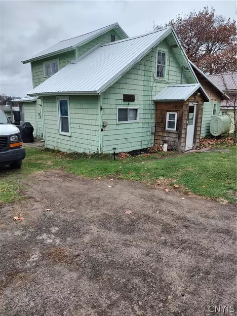 25 Lakeshore Rd, Pulaski, NY 13142