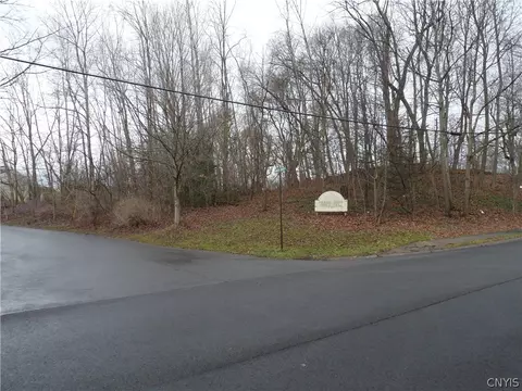 100-102 Timber Ridge Dr, Camillus, NY 13031