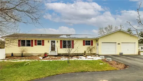 3980 Douglas Heights Dr, Lenox, NY 13032