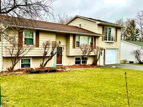 7 Aiken Dr, Auburn, NY 13021