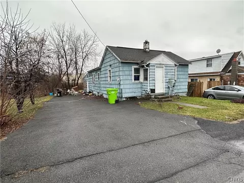 216 Brookline Rd, Salina, NY 13208