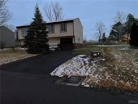 7708 Fitzpatrick Dr, Liverpool, NY 13088
