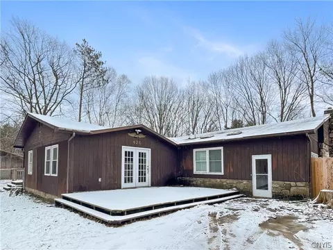 426 Nine Mile Point Rd, Oswego, NY 13126