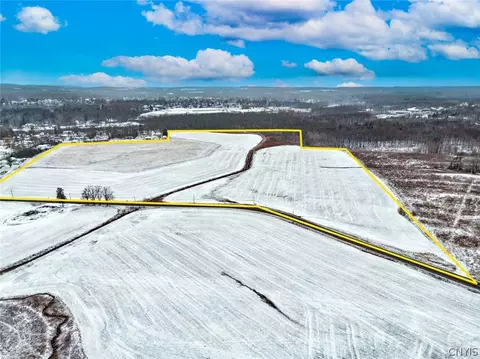 7550 N Hayes Rd, Lysander, NY 13027