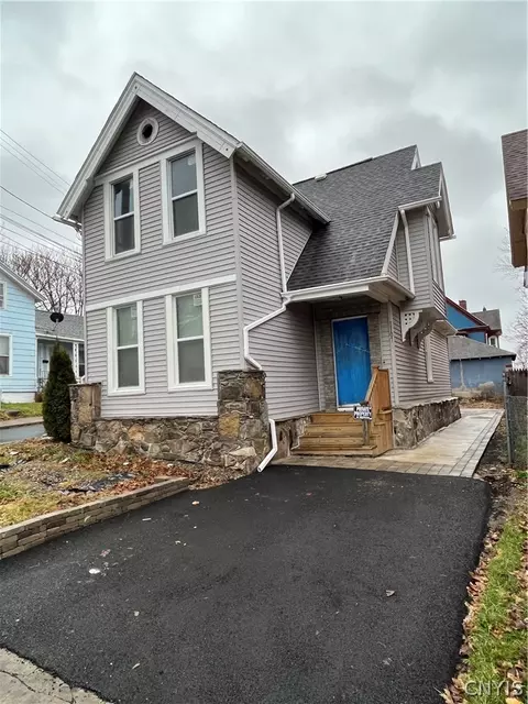 1107 Carbon St, Syracuse, NY 13208