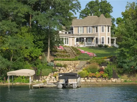 6362 Robeson Rd, Middlesex, NY 14507