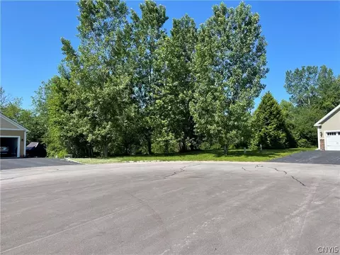 32 Village View Dr, Tully, NY 13159