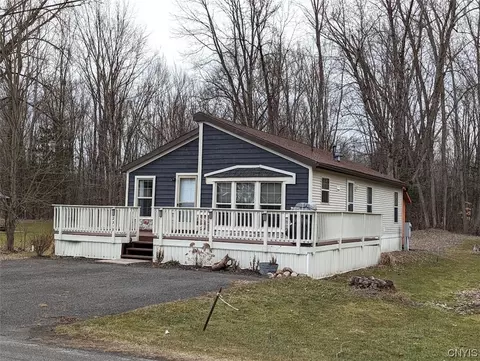 2313 Lake Shore Dr, Vienna, NY 13308
