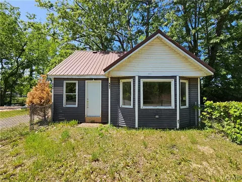 587 Oneida River Rd, Schroeppel, NY 13132