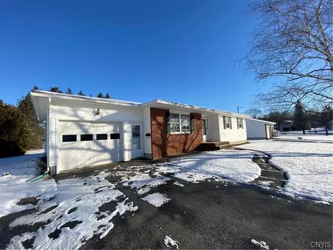 133 Grove Ave Ext, Auburn, NY 13021