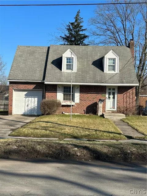 2233 Valley Dr, Syracuse, NY 13207