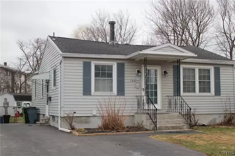 108 Lorenzo Dr, Salina, NY 13206