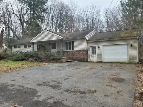 7474 Meadowbrook Dr, Lysander, NY 13027