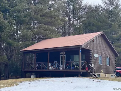 43 Heathfield Park Ln, Long Lake, NY 12847