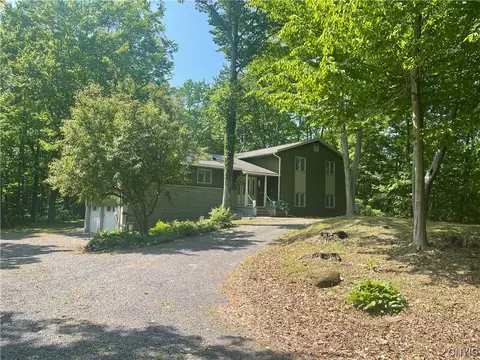 21 Johnson Dr, Pulaski, NY 13142
